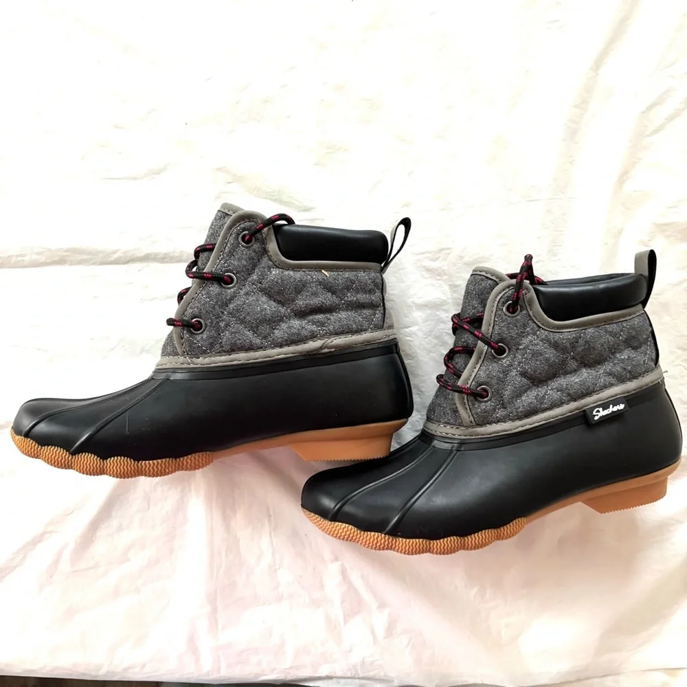 NWOT Skechers Arch Fit Pond Lil Puddles Boots Black Gray SZ 6 Y
